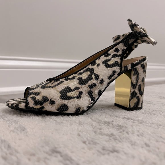 J. Renee Brietta Leopard Slingback Block Heels ๐ - Picture 2 of 16